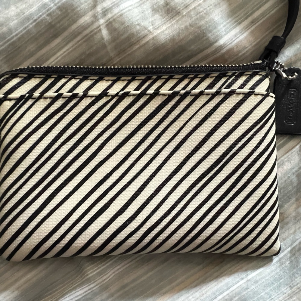 Coach Wristlet - Picture 3 of 4